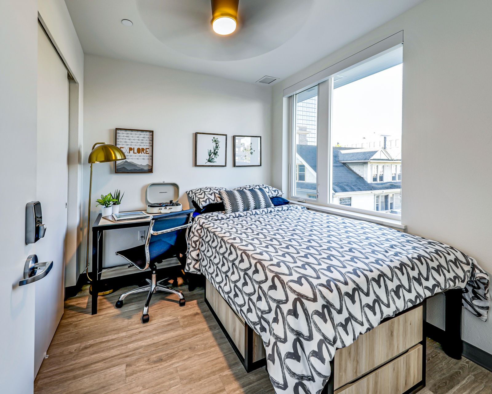 apartment bedroom with desk theory u district