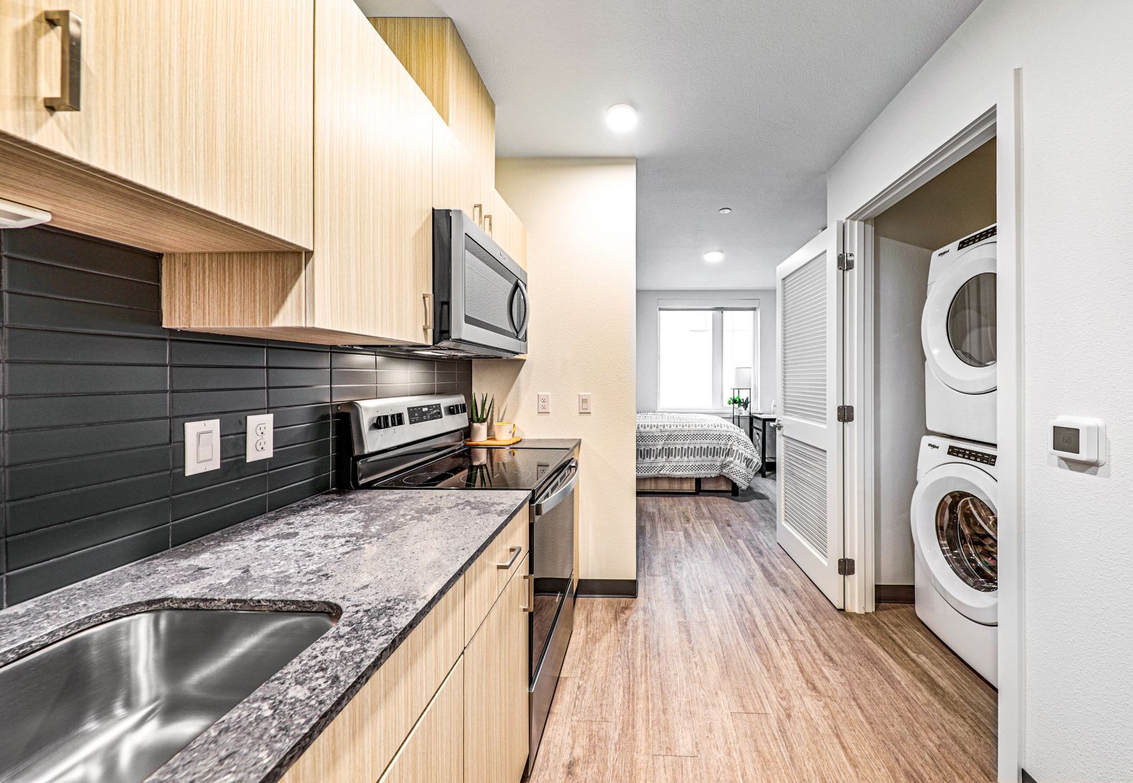 apartment kitchen and in unit laundry theory u district